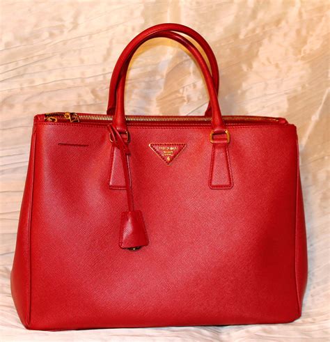 borsa prada laccata rossa rigida|borse prada.